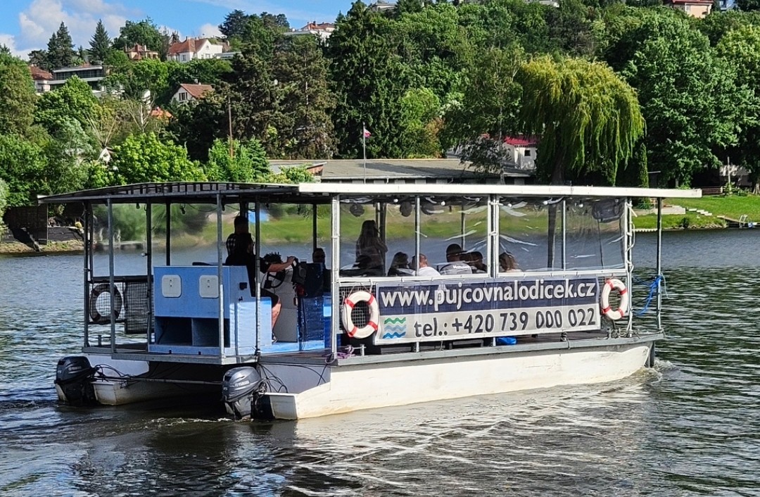 Party barbecue boat